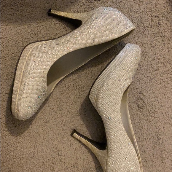 Heels - Picture 3 of 3